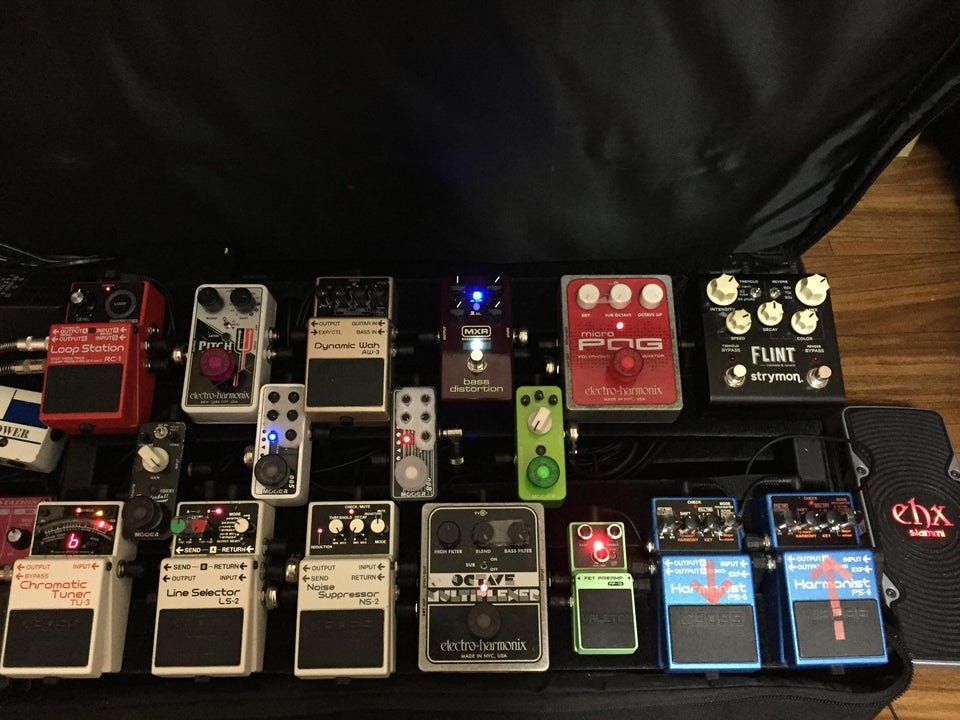 r/guitarpedals - Royal Blood setup with usual pedals(size limit: Pedaltrain-2)