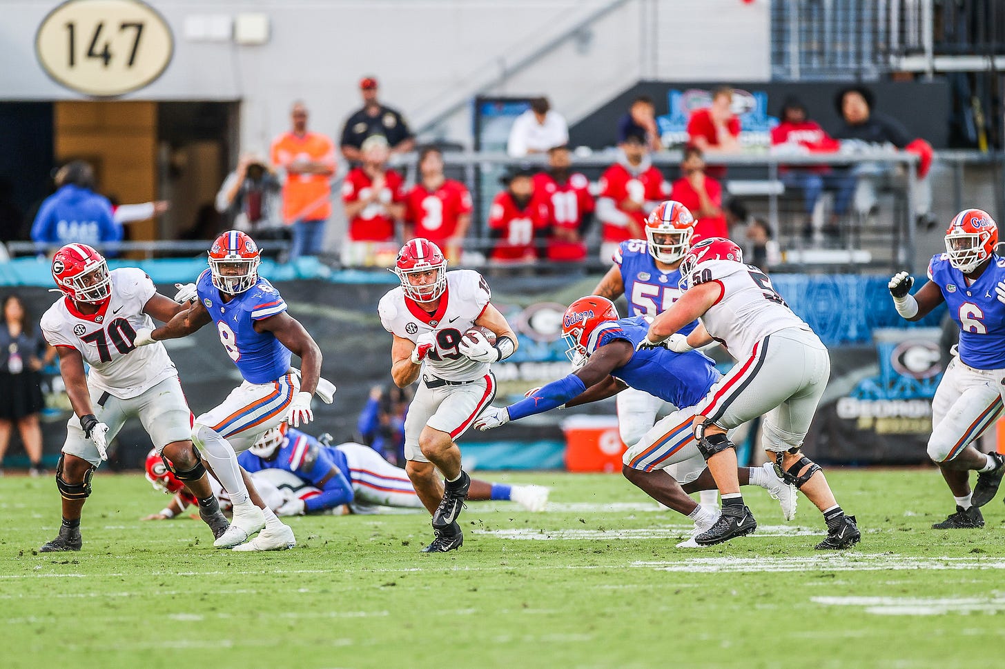 Georgia tight end Brock Bowers (19) during a game against Florida at TIAA Bank Field in Jacksonville, Fl., on Saturday, Oct. 30, 2021. (Photo by Mackenzie Miles) Georgia tight end Brock Bowers (19) during a game against Florida at TIAA Bank Field in Jacksonville, Fl., on Saturday, Oct. 30, 2021. (Photo by Mackenzie Miles)