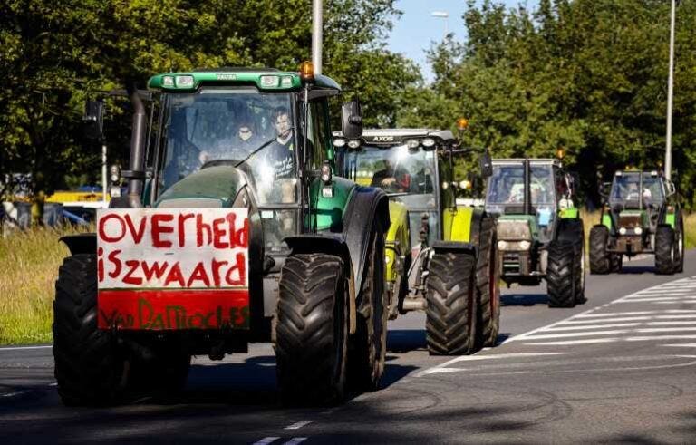 Thousands of Dutch farmers protest against emissions targets - News and ...
