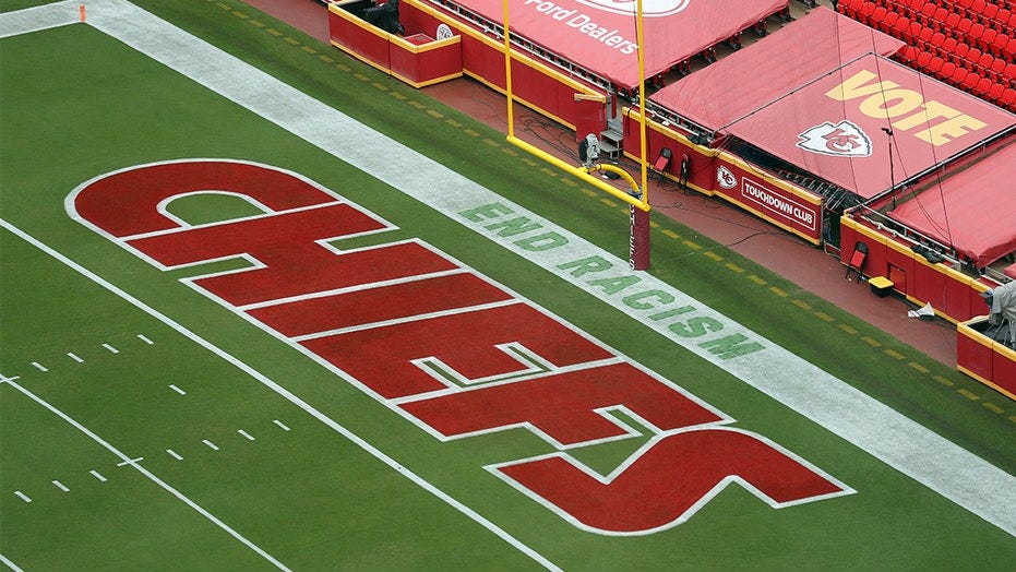 NFL takes heat over &#39;End Racism&#39; message in end zone before Chiefs-Texans  game | Fox News