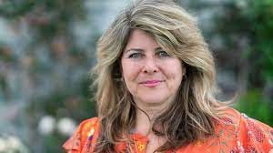 Covid: Twitter suspends Naomi Wolf after tweeting anti-vaccine  misinformation - BBC News