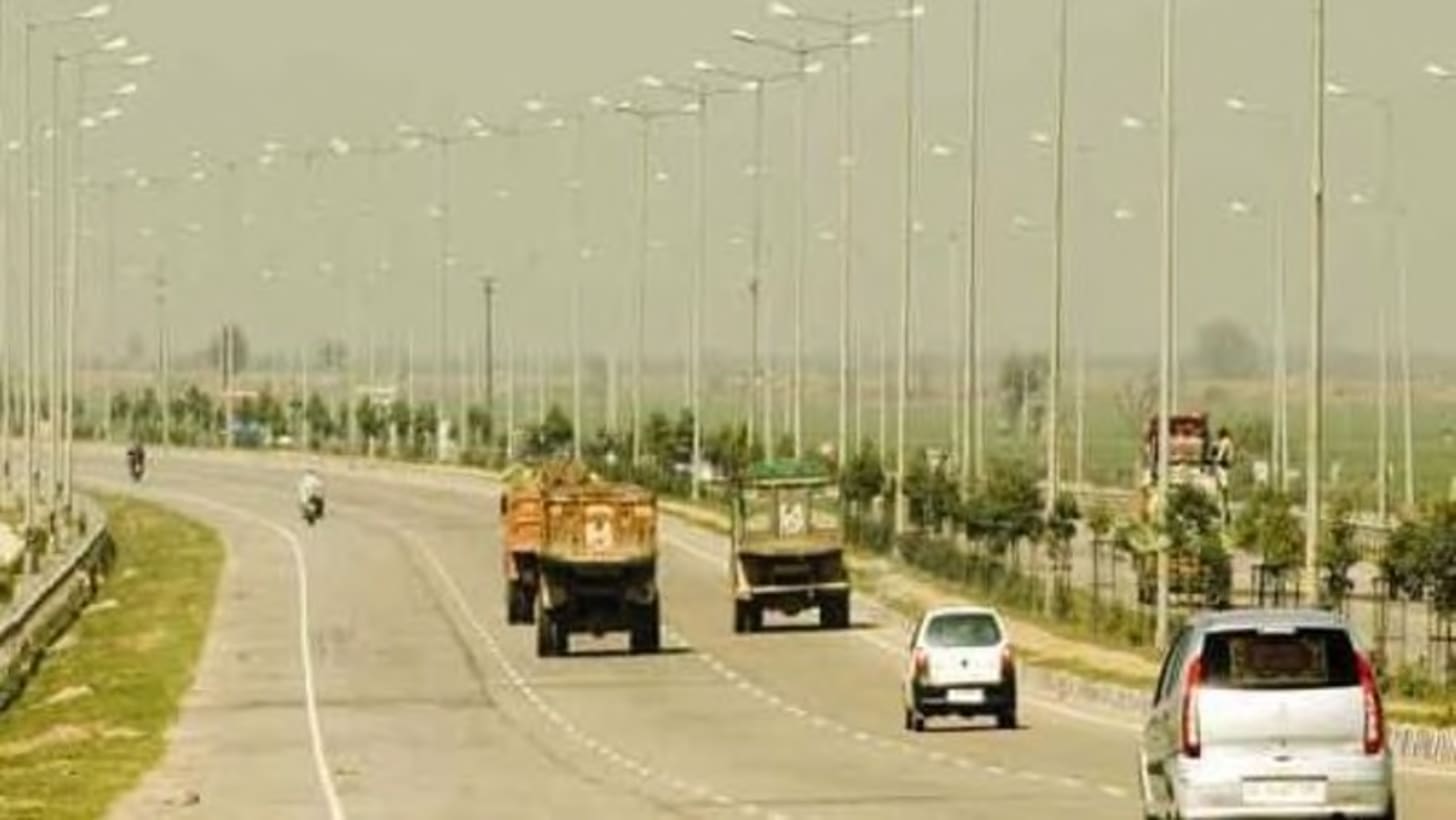 One of India&#39;s longest expressway to open next week. No toll fee initially  - 7 points