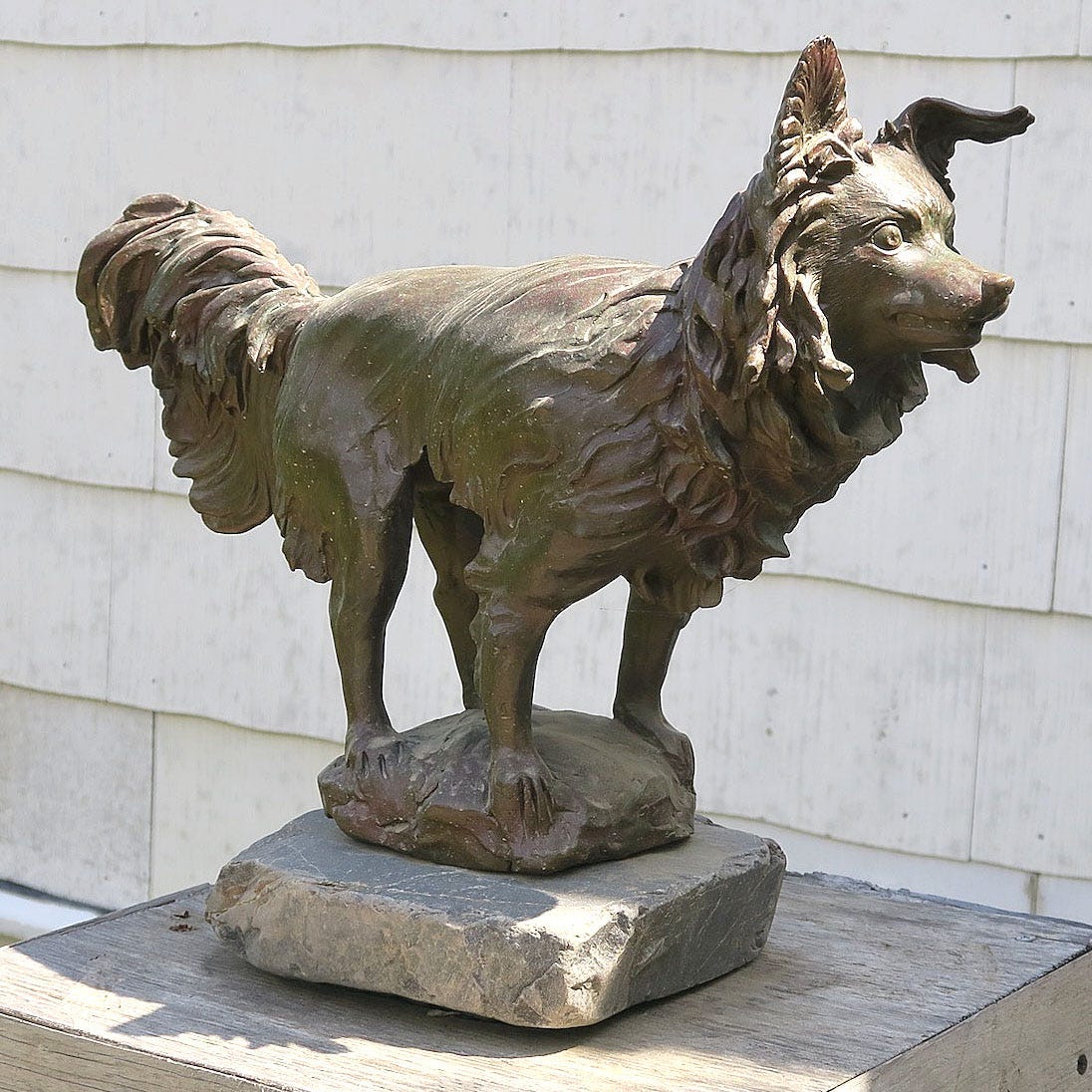 A statue of a lion

Description automatically generated with medium confidence
