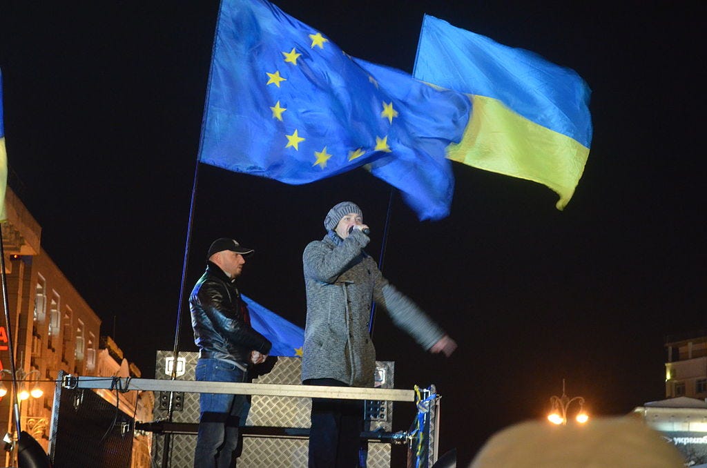 https://upload.wikimedia.org/wikipedia/commons/thumb/9/96/Euromaidan_Kyiv_01-12-2013_35.JPG/1024px-Euromaidan_Kyiv_01-12-2013_35.JPG
