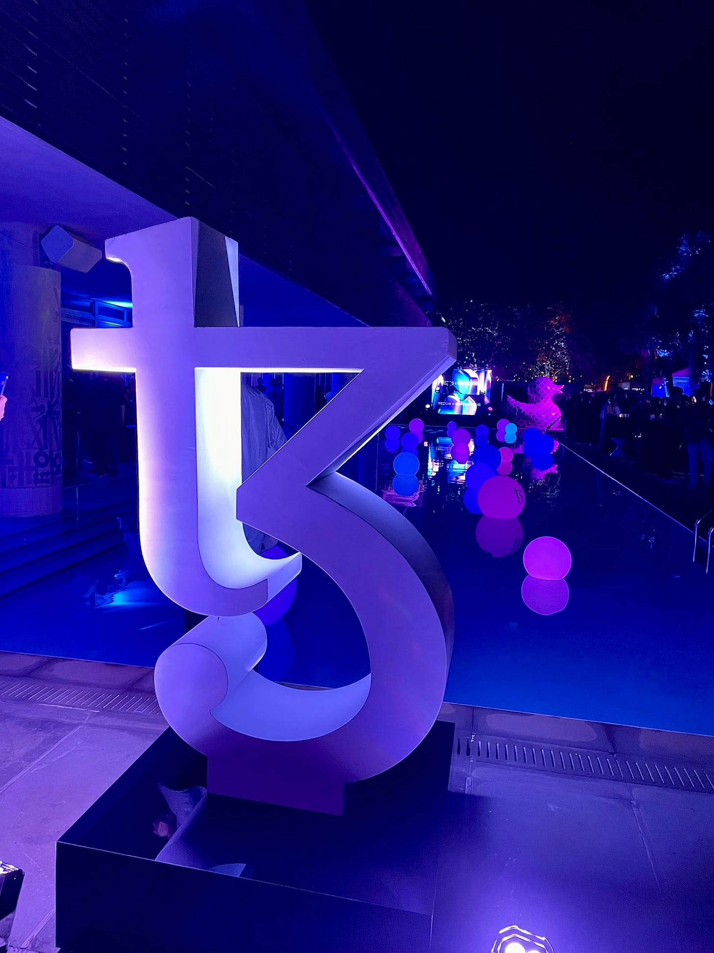 Tezos + Serpentine threw a welcoming pool party.