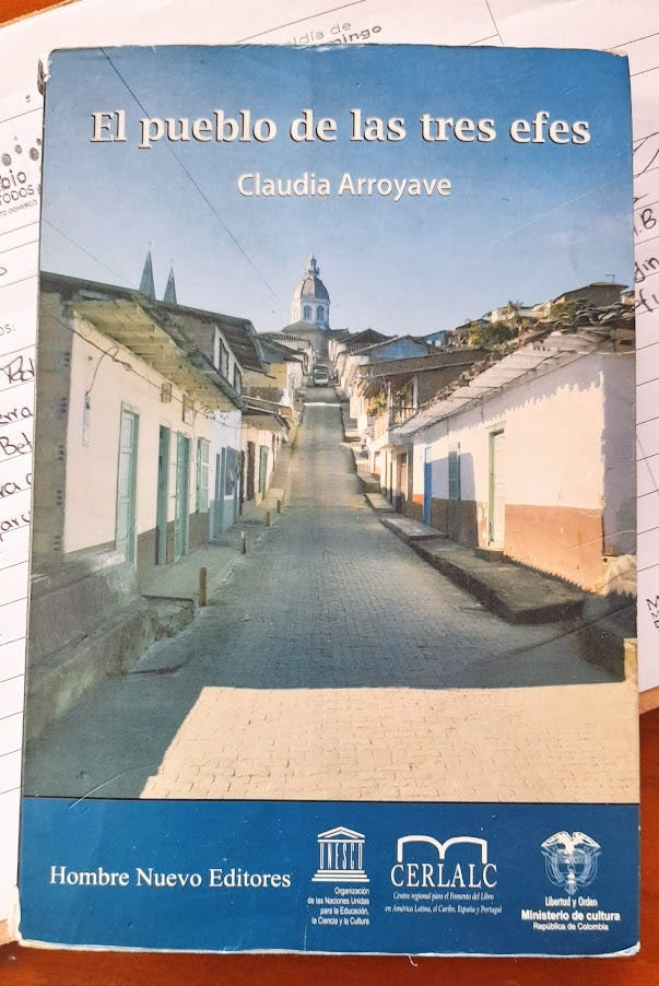 Snapshot of a well-worn copy of El pueblo de tres efes, by Claudia Arroyave, who lives and works as a journalist in the US but only wrote these accounts of Santo Domingo in Spanish.