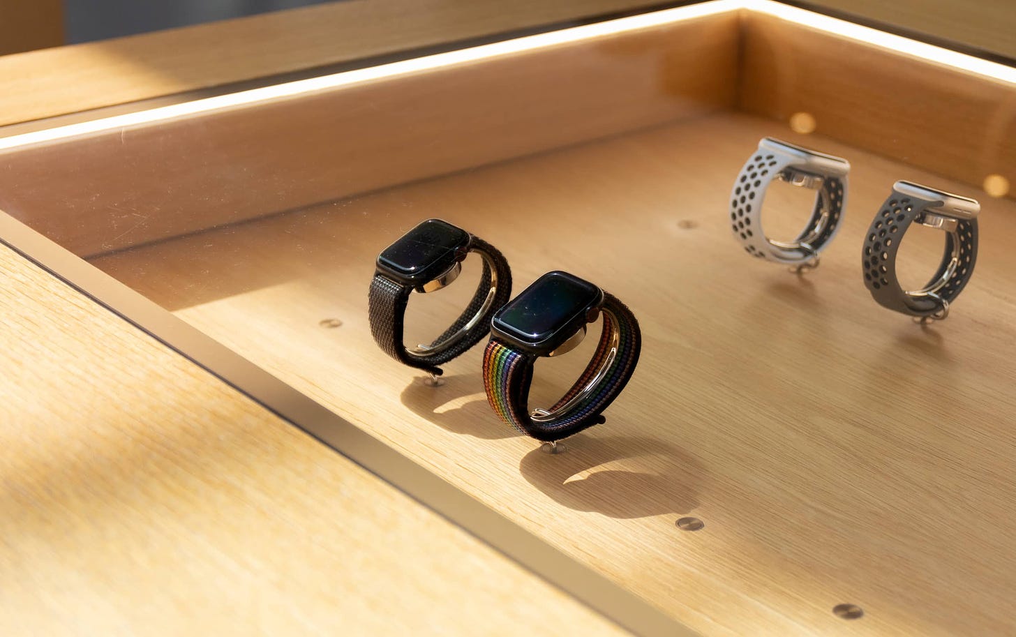 Apple Watch display table