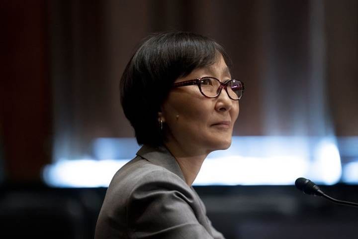 A person wearing glasses

Description automatically generated with medium confidence