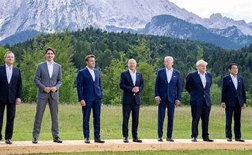 Résultat d’images pour photo G 7 Macron Trudeau Biden Van Leyern scholz