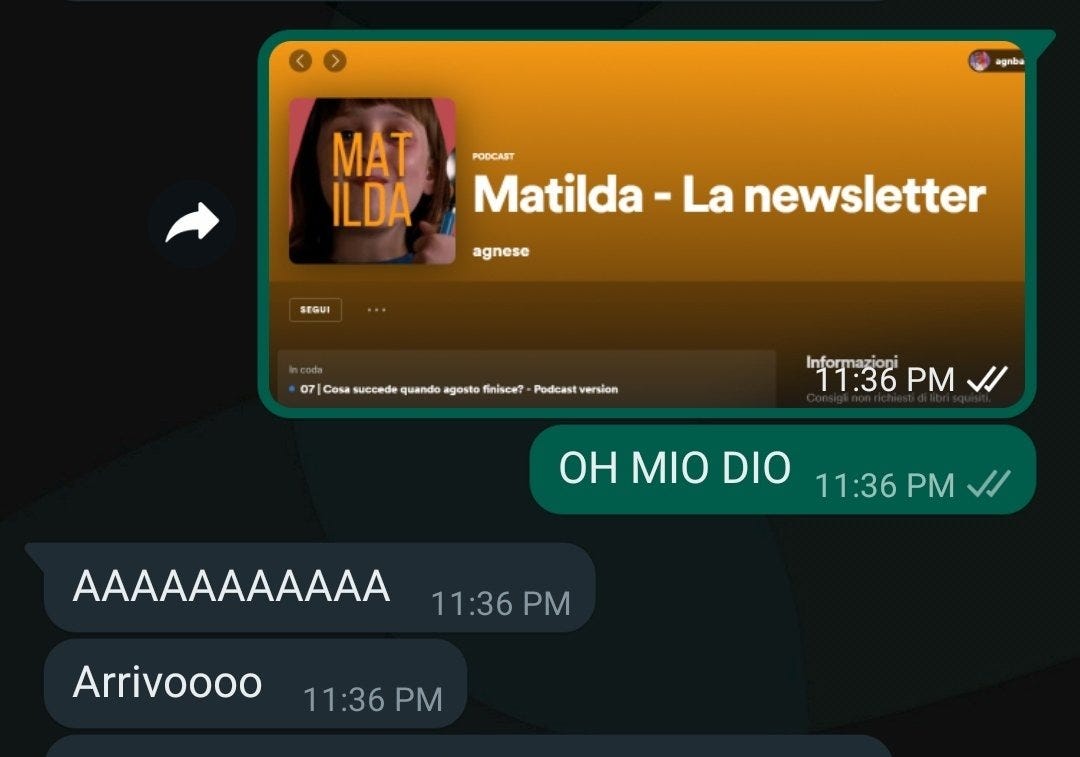 Scambio di messaggi su WhatsApp: (1) screenshot di Matilda su Spotify (2) OH MIO DIO (3)  AAAAAA (4) ARRIVO