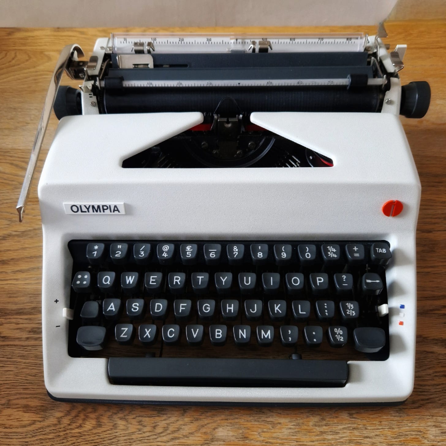 Photograph of a mid-1970s typewriter