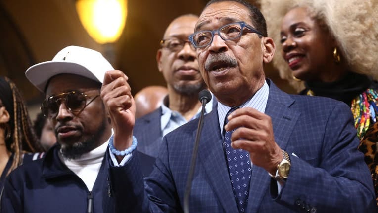 LA City Council votes to appoint Herb Wesson to fill Mark Ridley-Thomas&#39;  seat