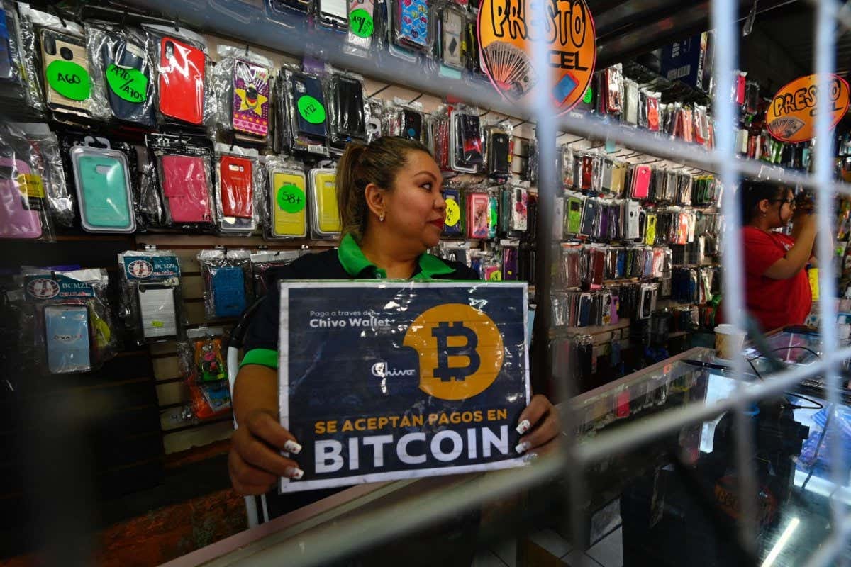 Bitcoin: El Salvador revamps cryptocurrency wallet after complaints of  theft and fraud | New Scientist