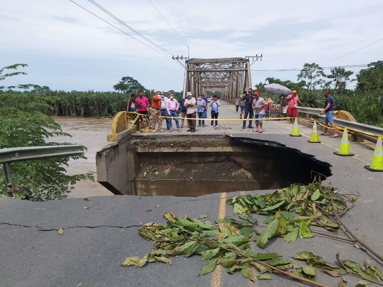 Damage at a bridge on Route 36 in the Costa Rican Caribbean.