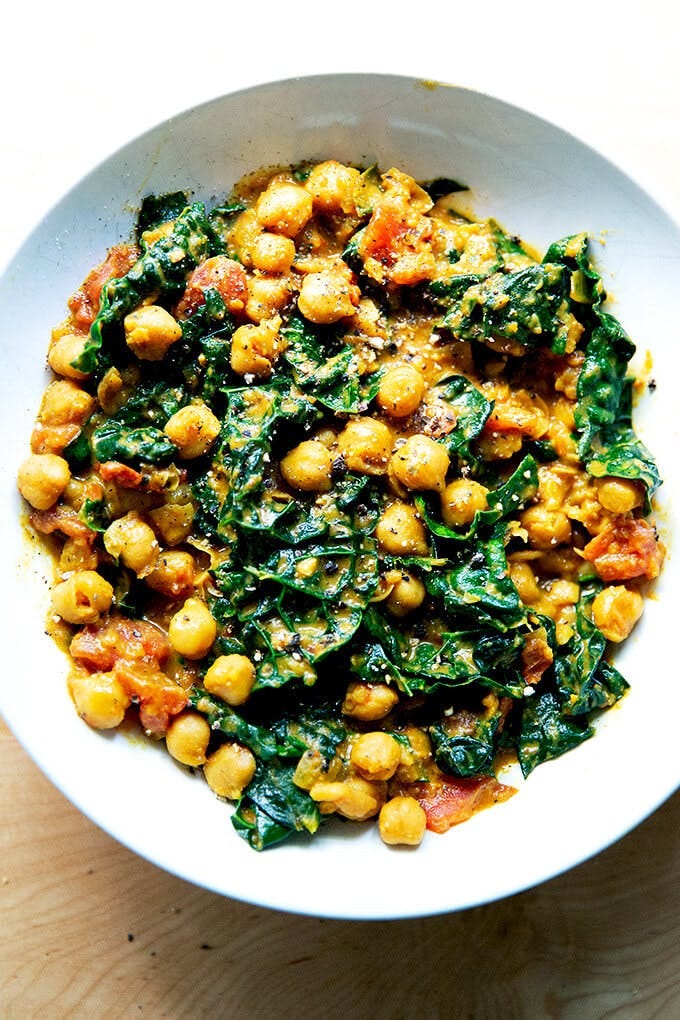 Spicy chickpeas with tomatoes and kale