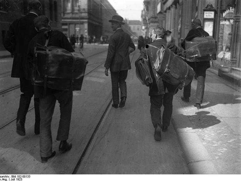 Weimar men carrying suitcases