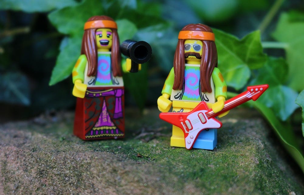 Two Lego hippies of the counterculture