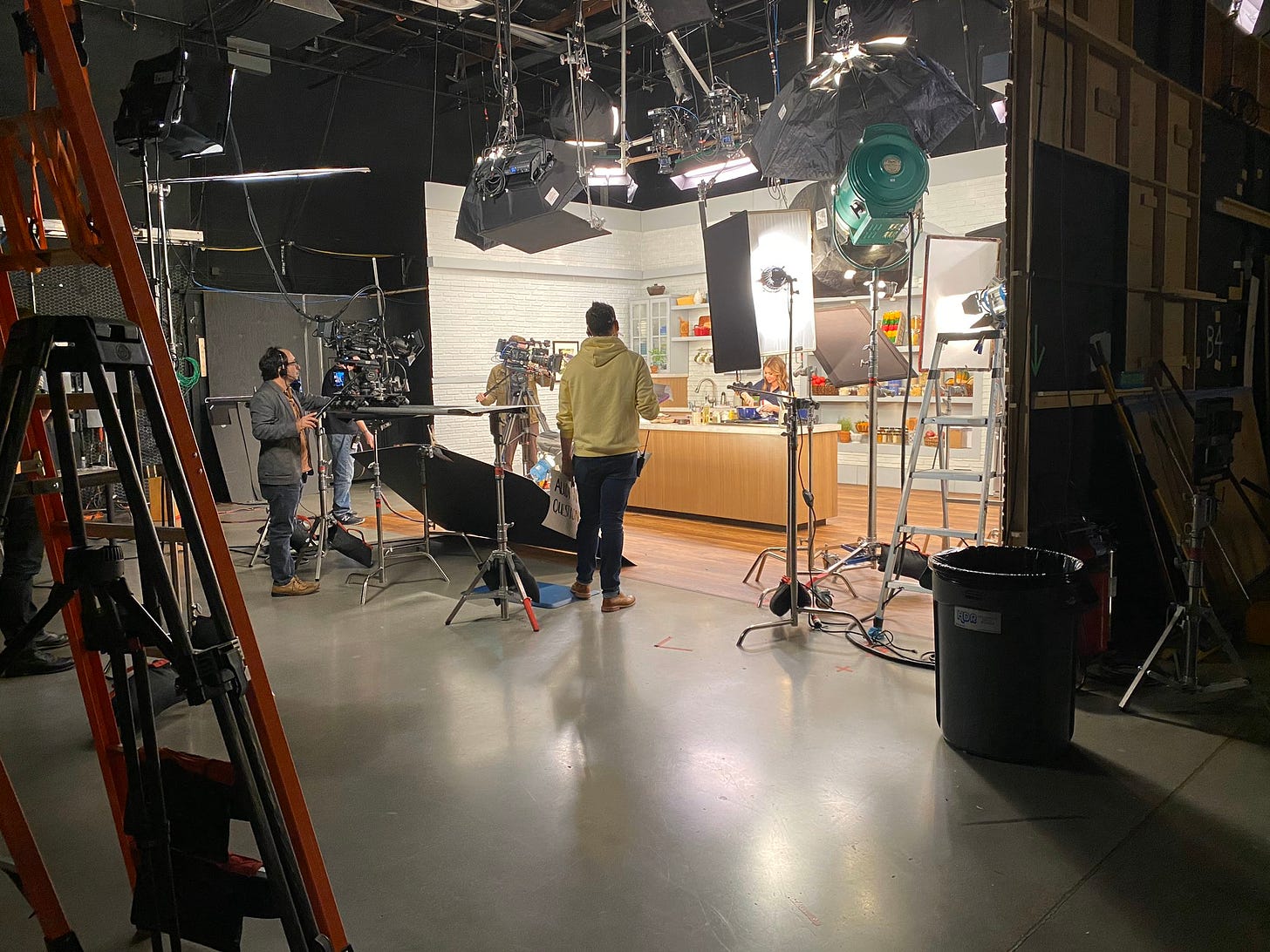 Christy Vega on Twitter: "Behind the scenes tonight at the Food Network  Kitchens! Check out the app for cooking tips, recipes, and shows!  #livecookingdemos @FoodNetwork https://t.co/oqIvyDVlSy" / Twitter