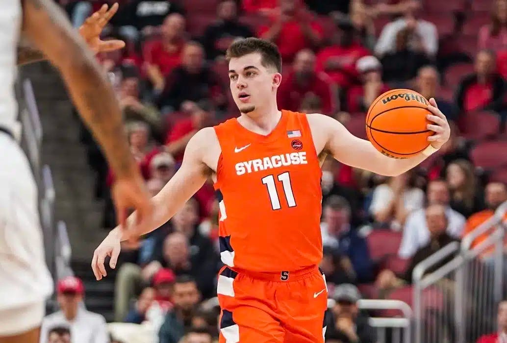 Syracuse avoids upset, edges Louisville 70-69