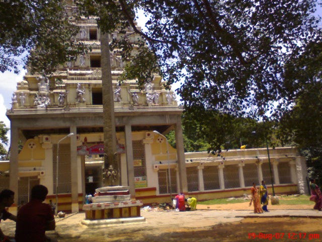 Dodda Ganeshana Gudi Hindu temple, Basavanagudi, Karnataka, India.jpg