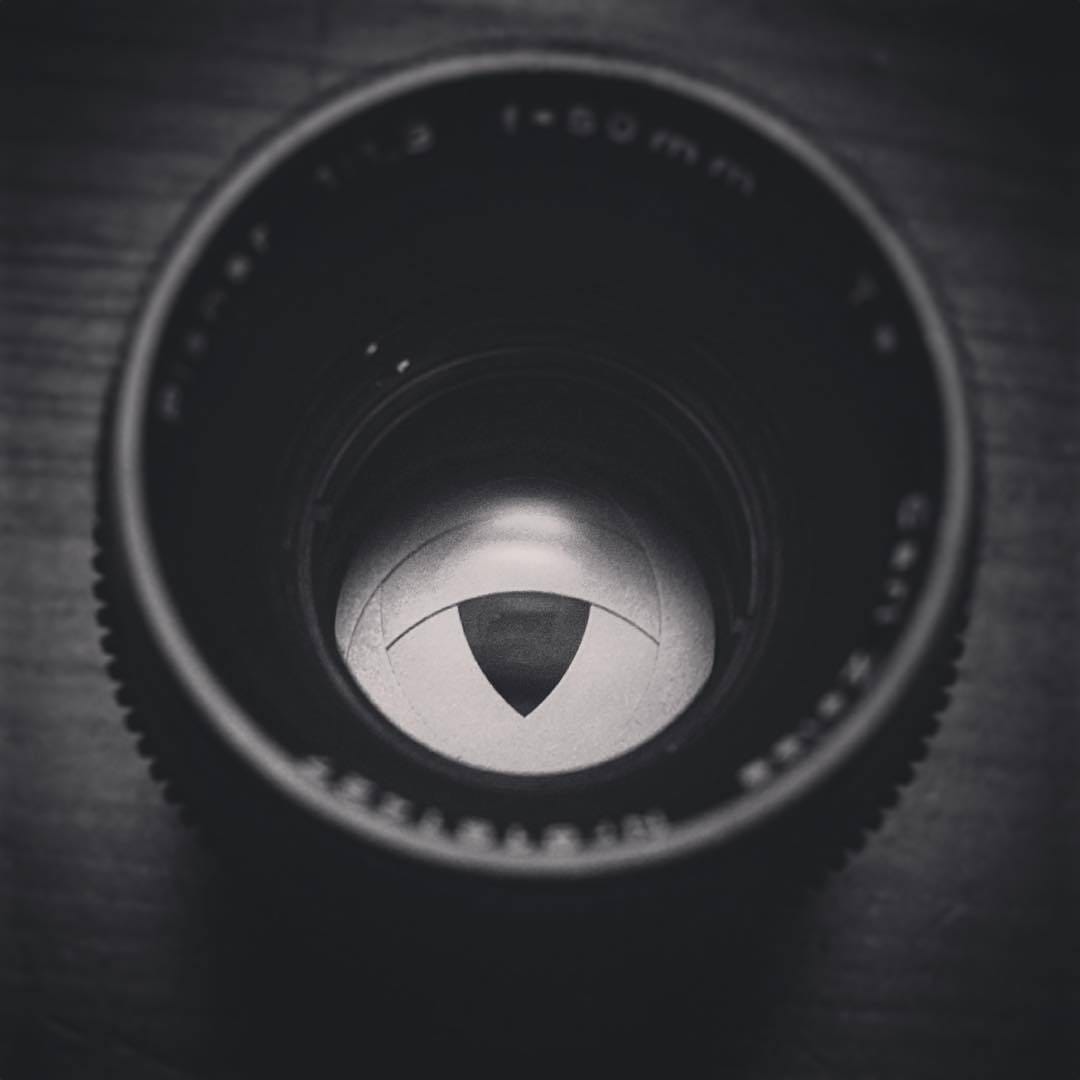 The very unusual triangular aperture on my Carl Zeiss Super-Speed MKI (B-Speed) 50mm T1.4. Love the images produced with this lens and would love to collect a completely set of these rare beauties, but they are completely unfavourable and hard to...