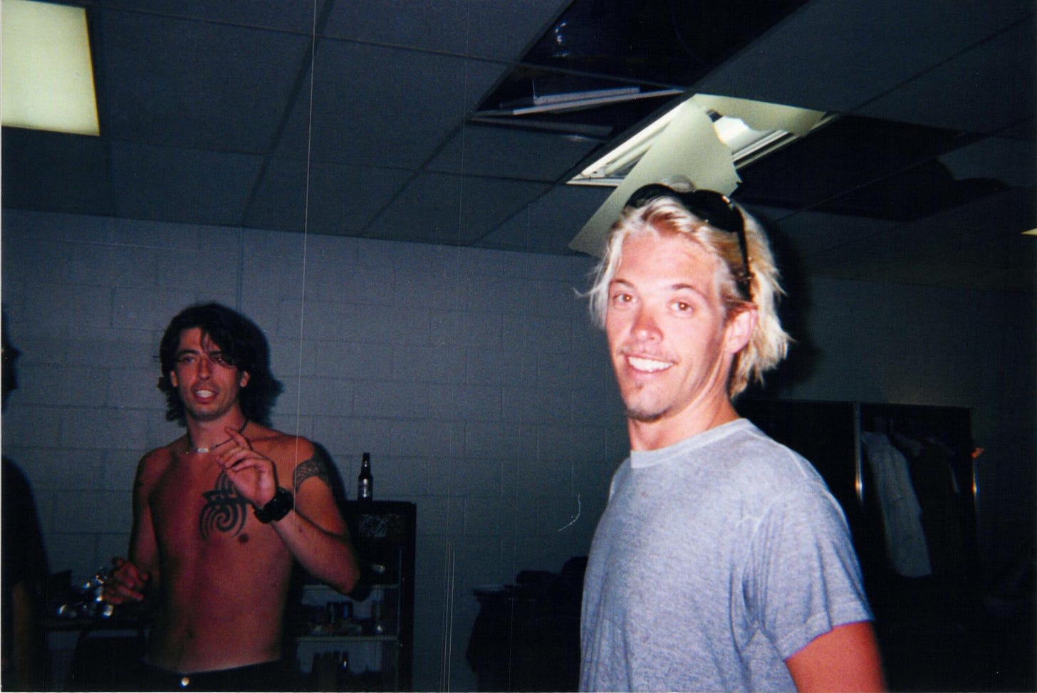 Taylor Hawkins Hair on Twitter: "no needles but damage done. St Louis Red  Hot Chili Peppers tour. #gooch #young #weirdxmaspresent  http://t.co/NJ2V6P2xbS" / Twitter