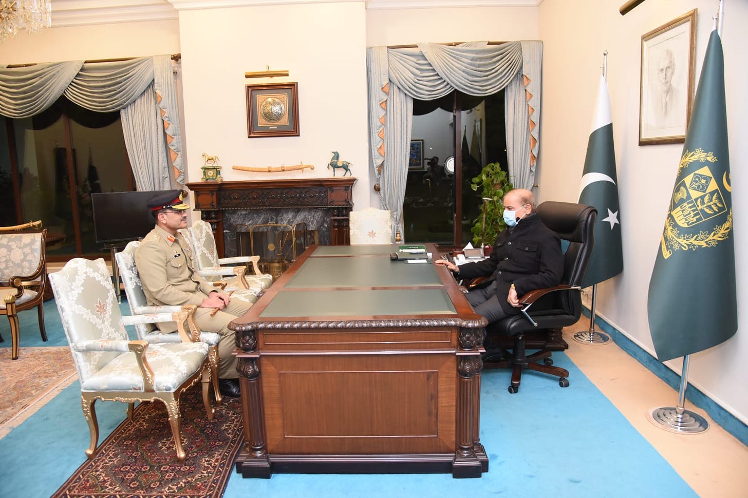 General Syed Asim Munir (left), Pakistan’s new Chief of the Army Staff, calling on Prime Minister Shehbaz Sharif on November 24, 2022 (Image: Twitter/@president_pmln)