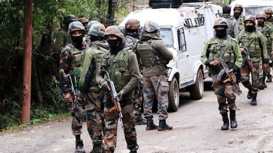 Hours after 5 army personnel die, another encounter breaks out in J-K&#39;s  Poonch | Latest News India - Hindustan Times