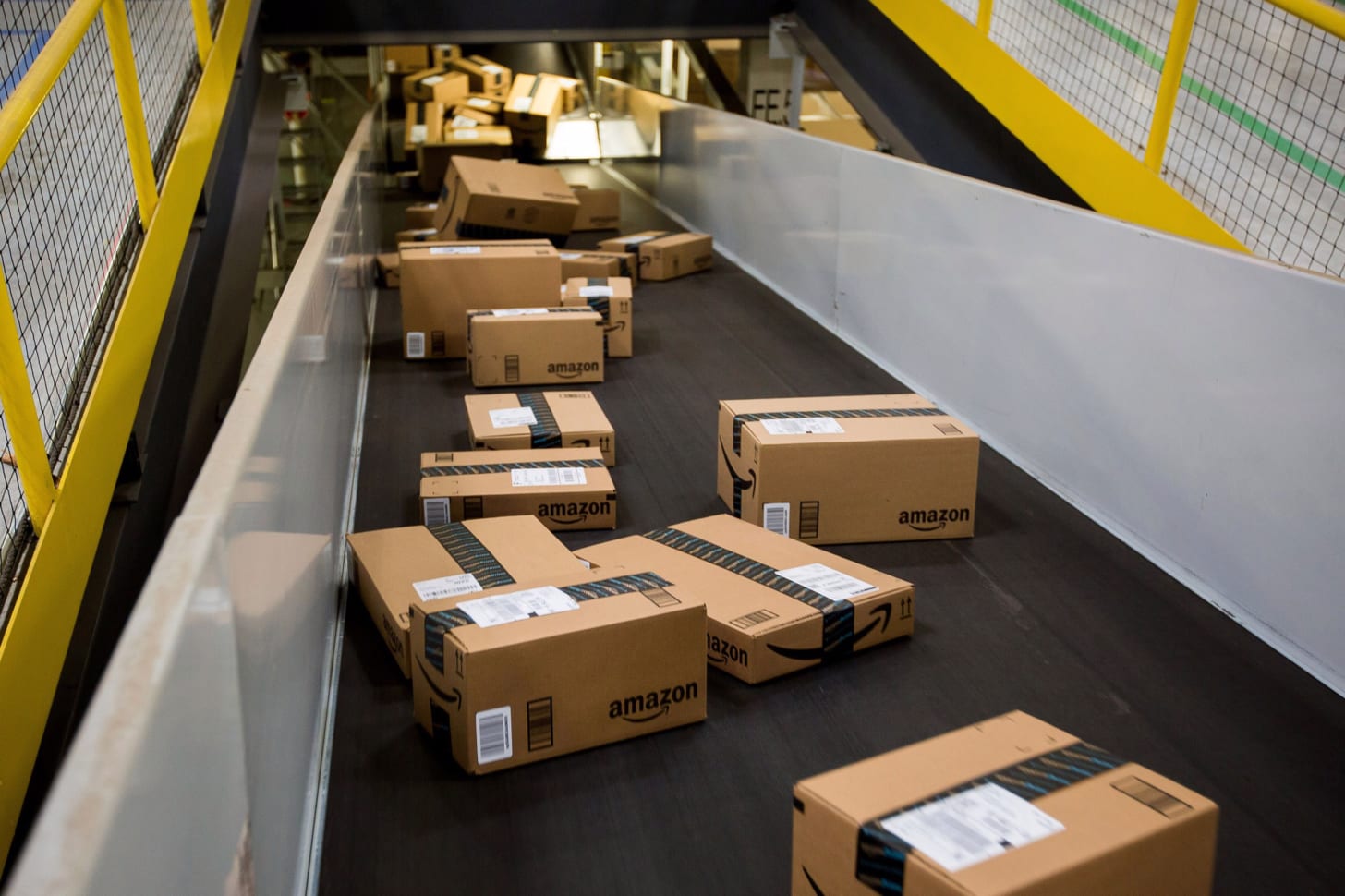 Amazon sube con plan de dividir acciones y recomprar hasta US$10.000  millones