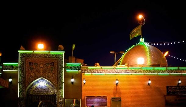 Night view Imam Ali Mosque, Najf (homocosmicos/ Adobe Stock)