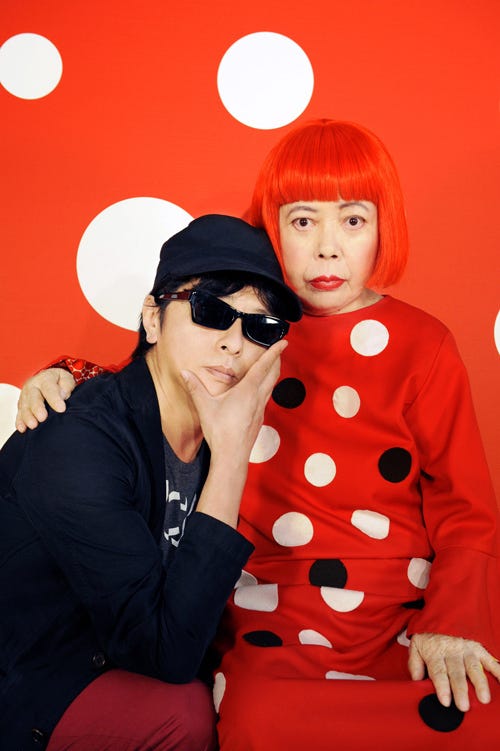 Una de las imágenes promocionales de "Lucky" de Towa Tei (disco de mi top), que contó con la colaboración de la gran Yayoi Kusama.