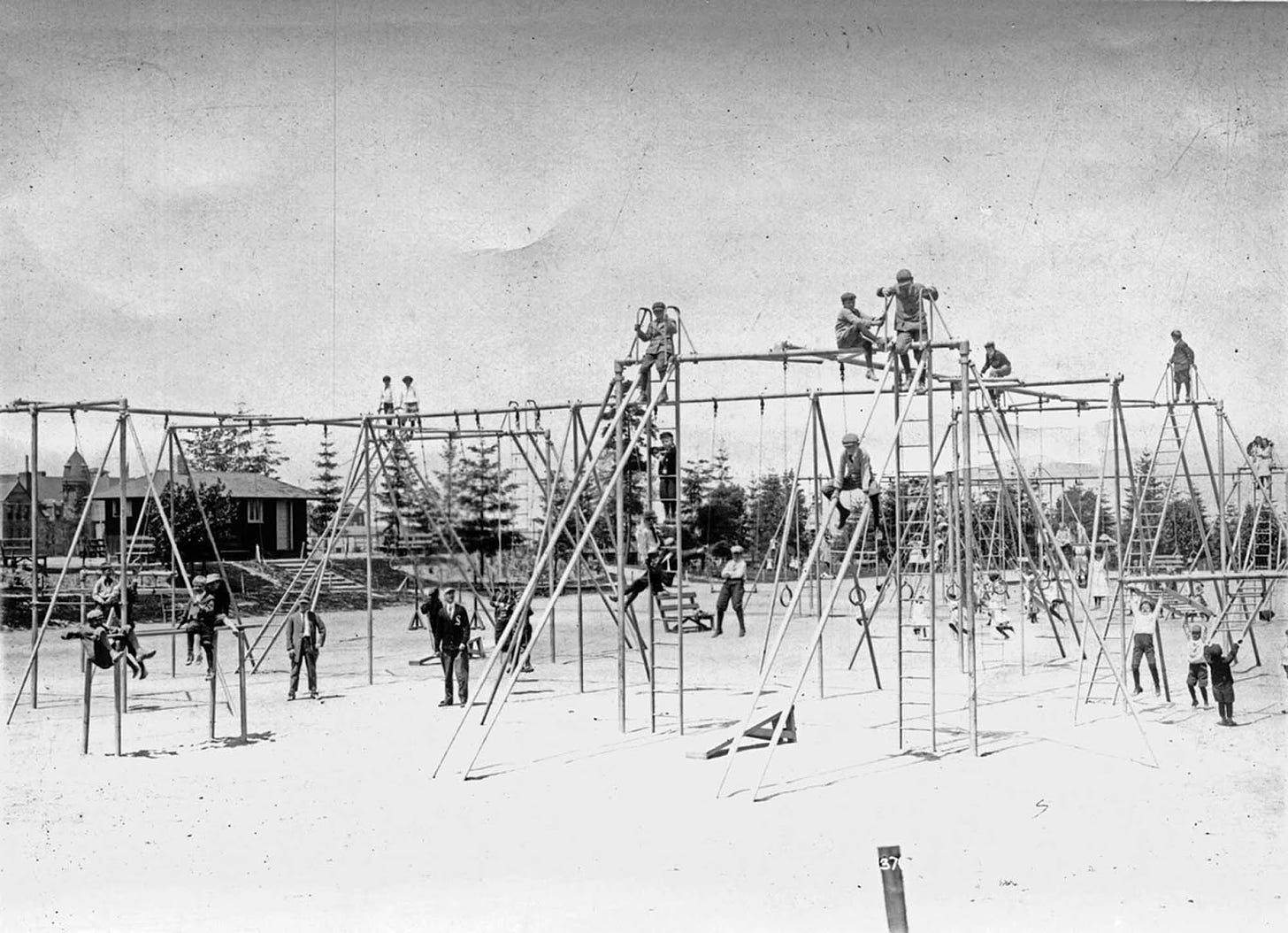 Hiawatha Playground, 1912 - from “The dangerous playgrounds of 1900s through vintage photographs”