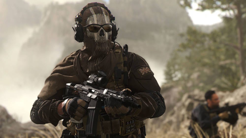 Ghost holding an assault rifle in Modern Warfare 2