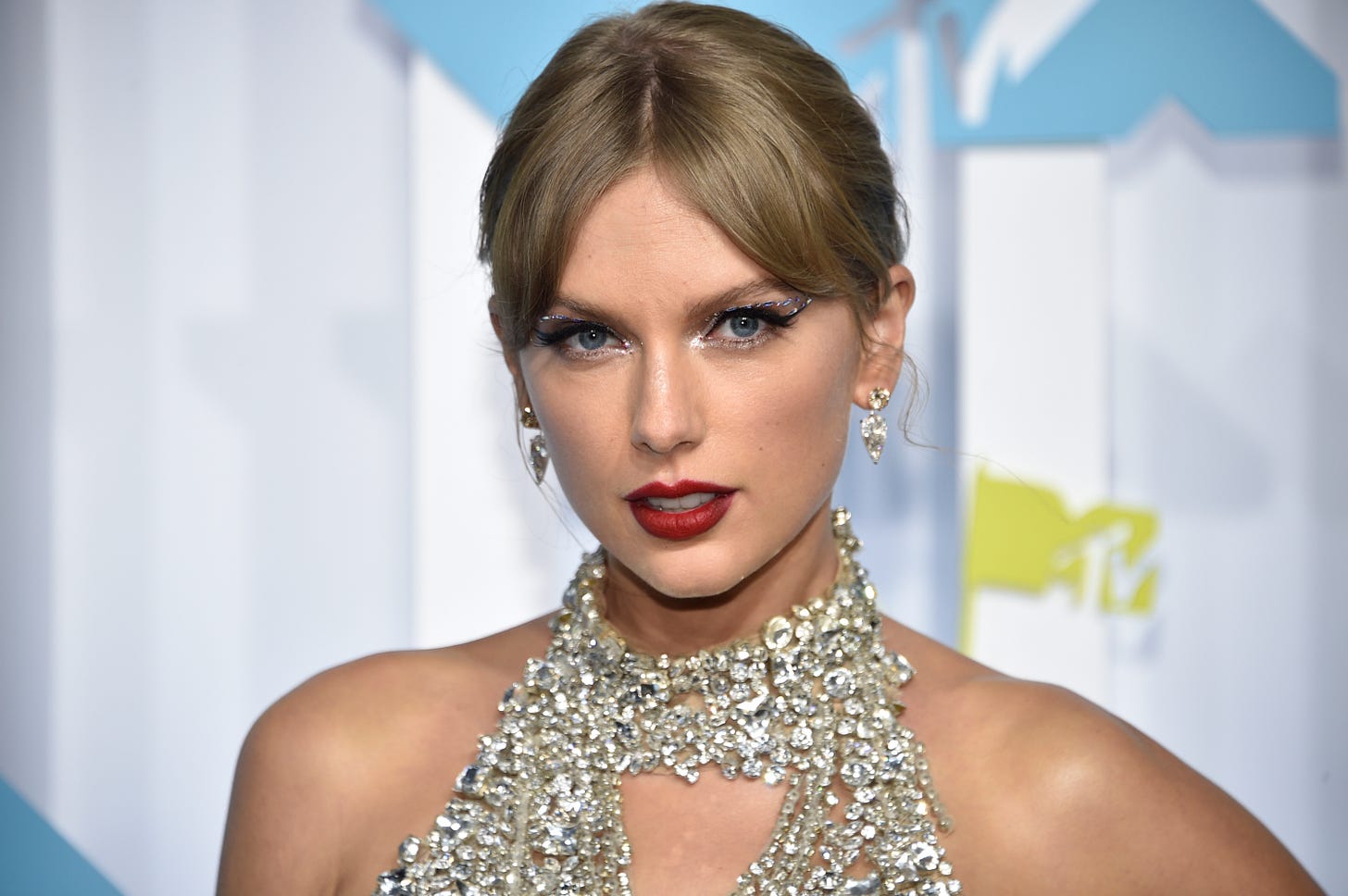 Taylor Swift belegt die erste zehn Plätze der Charts - Drake-Rekord  gebrochen