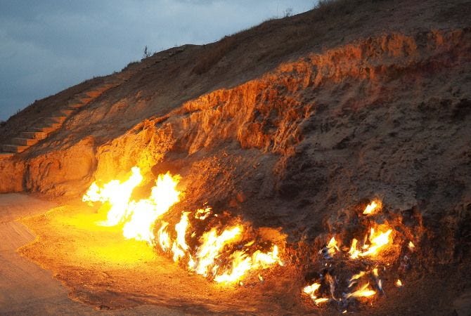 The burning Mountain "Yanardag" in Azerbaijan, the "Land of Fire." |  Nature, Burning mountain, Natural highlights