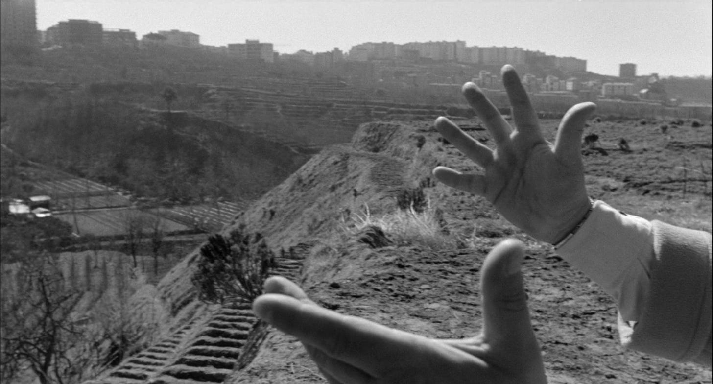 Opening scene of Hands Over the City (1963)