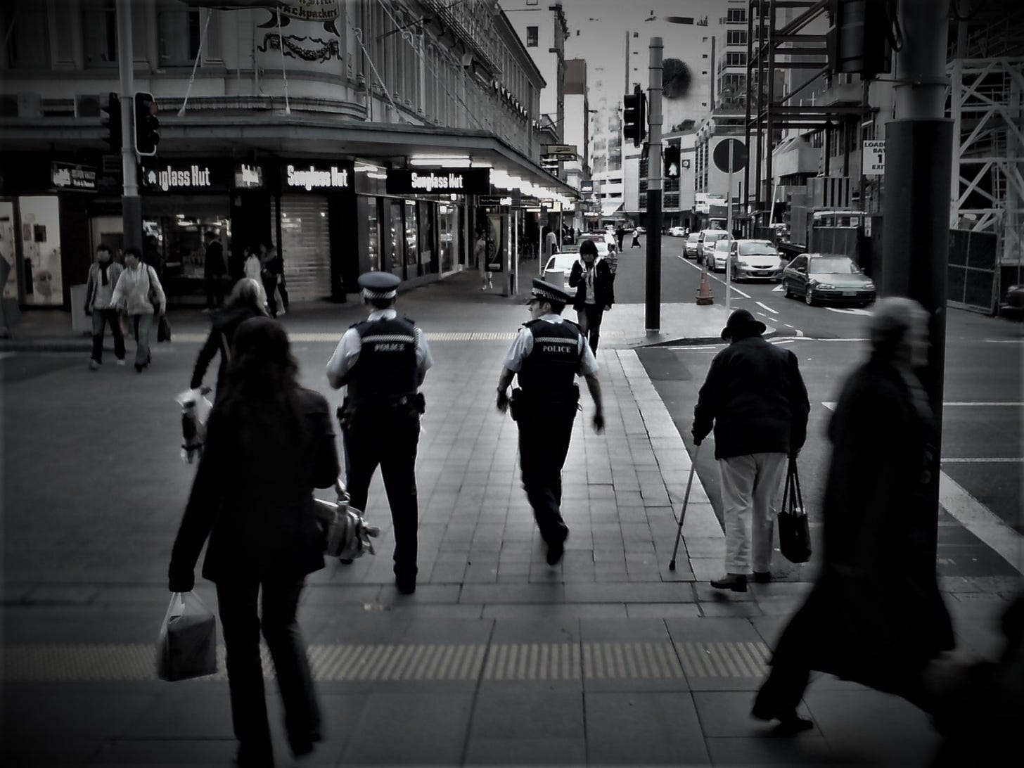 Police_Officers_In_Downtown_Auckland (2)