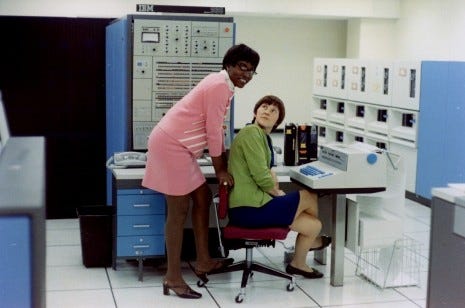 Photos of women and giant-ass mainframe computers from the 1960s |  Dangerous Minds