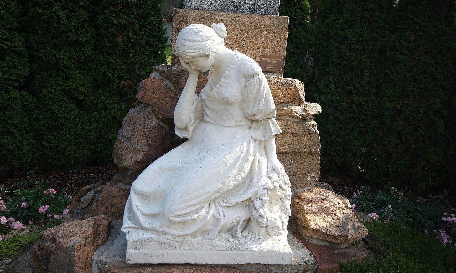Woman statue crying