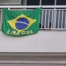 Foto de bandeira do Brasil viraliza: 'É pra Copa' - 24/11/2022 - #Hashtag -  Folha