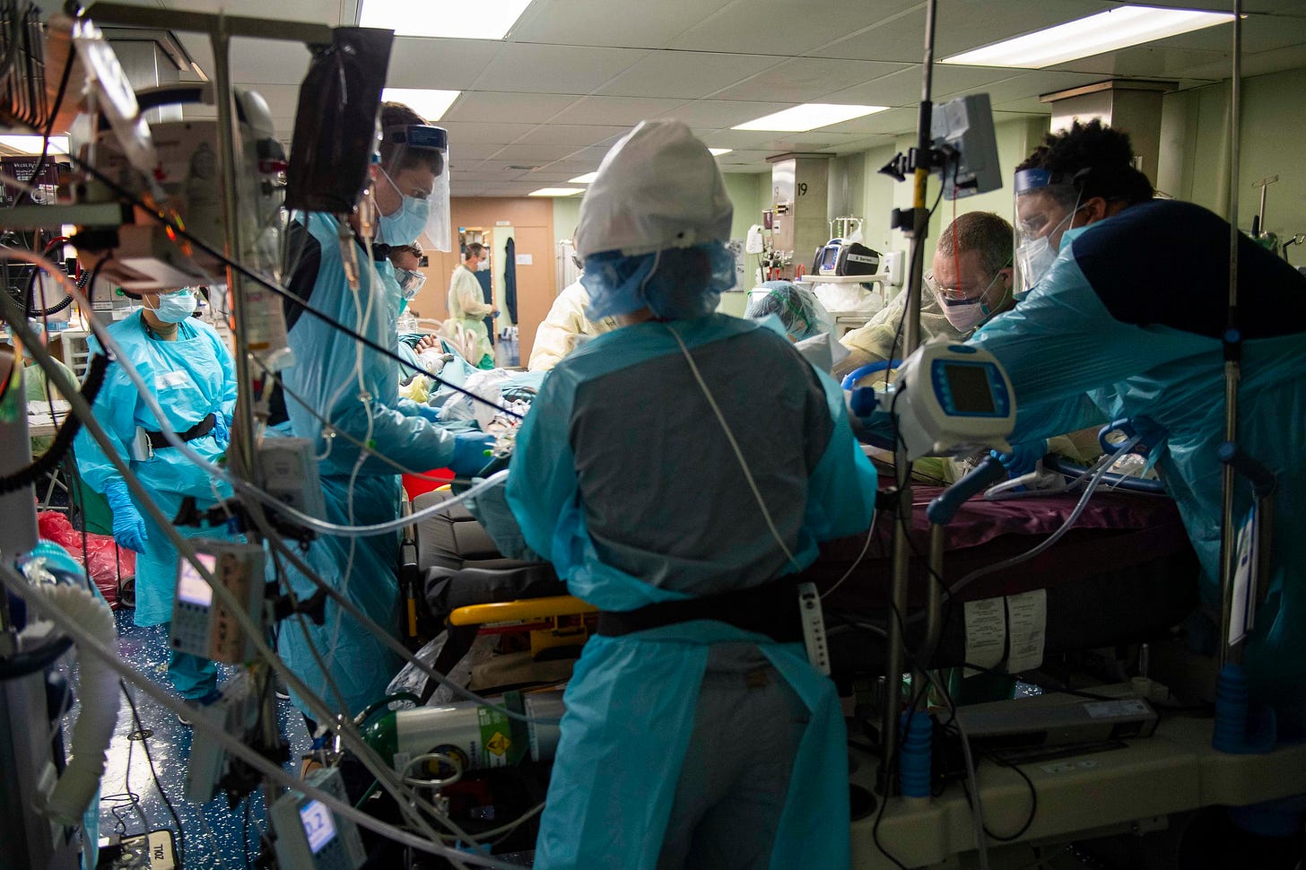 US Navy doctors, nurses, and corpsment treat COVID patients in the ICU aboard the USNS Comfort, April 22, 2020