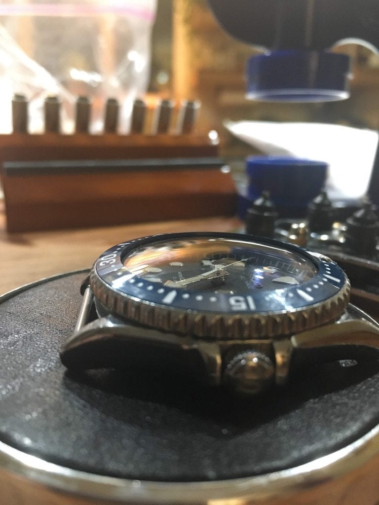 profile shot of the new sapphire domed crystal in the skx031 case