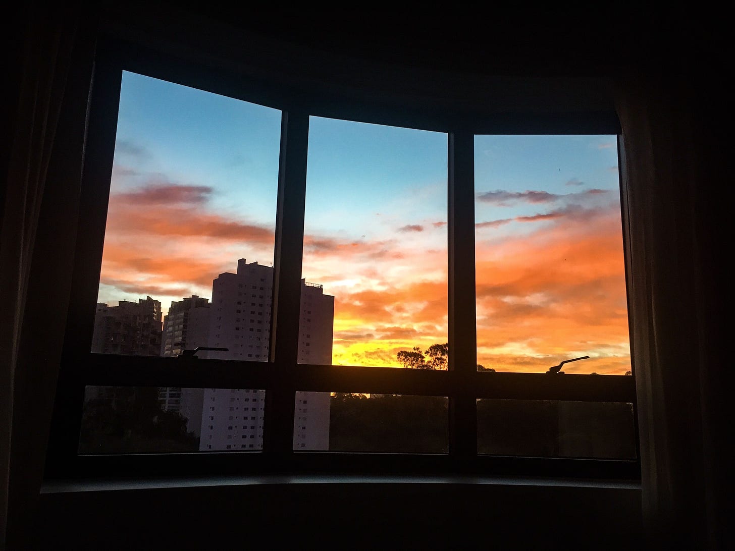 Sunrise window | Nascer do sol, Por do sol, Janelas