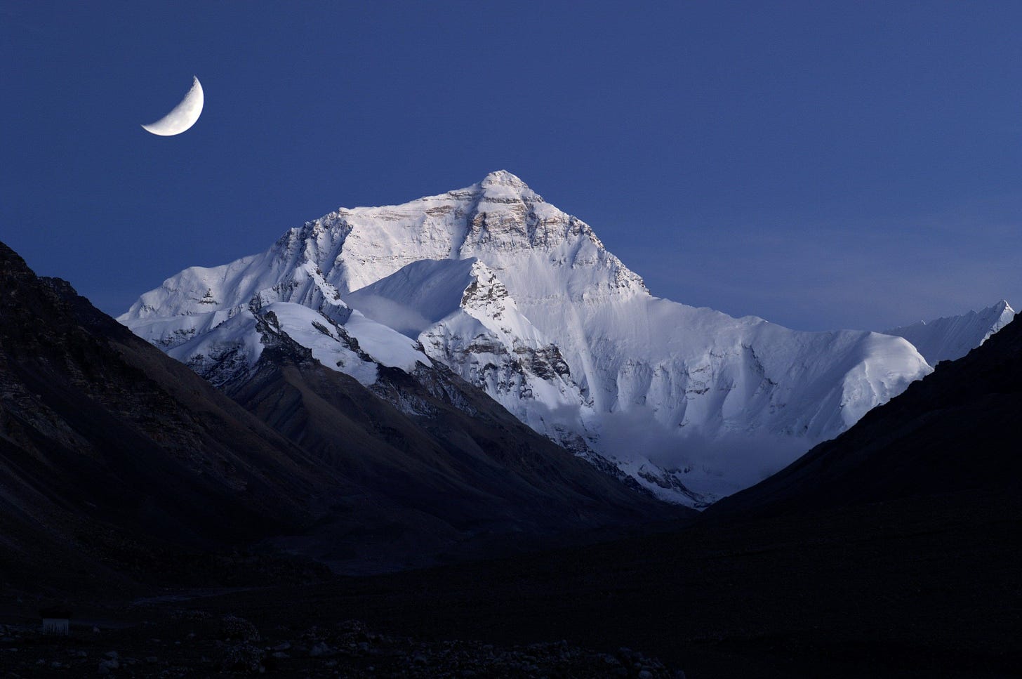 Everest At Night | Mount everest, Everest, Walking in nature