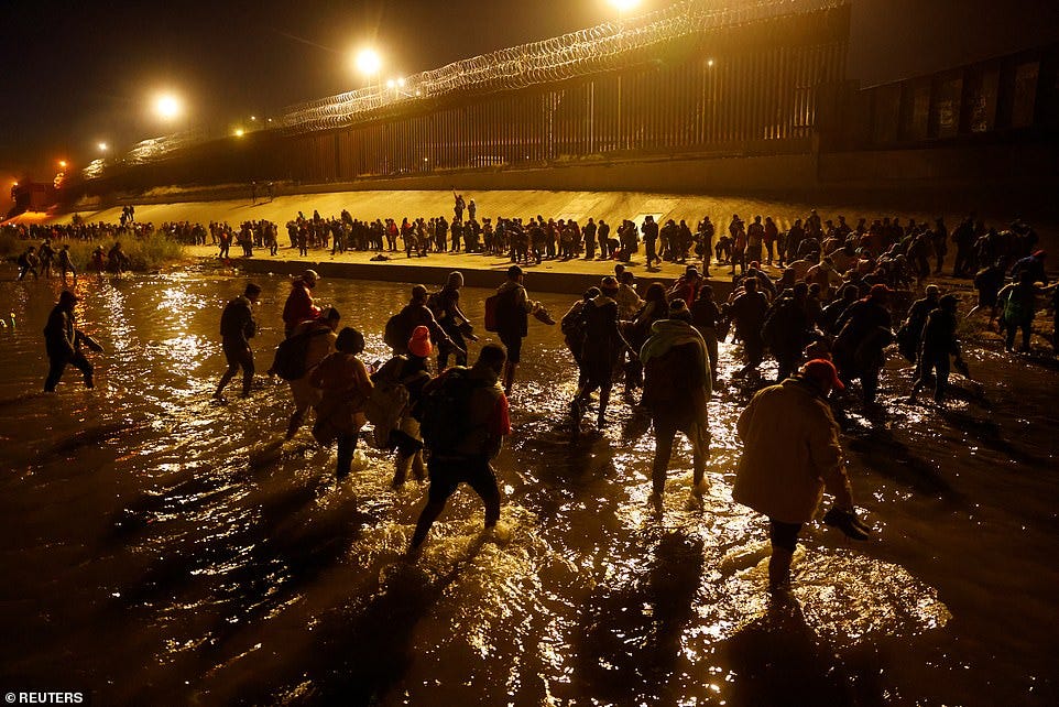 A group of 1,000 migrants, possibly the largest single group so far, crossed the Rio Grande River overnight to turn themselves in to US Border Patrol agents in El Paso, Texas