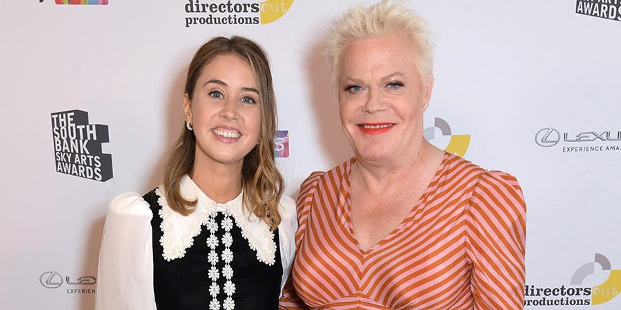 Liz Kingsman getting an award from Eddie Izzard