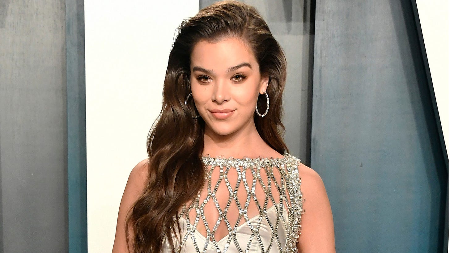 Hailee Steinfeld's Favorite Books Are the Perfect Quarantine Distraction |  Glamour