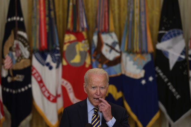 Joe Biden elnök beszél az afganisztáni csapatkivonásról szóló keleti teremben tartott rendezvényen a Fehér Házban 2021. július 8-án Washingtonban. © AP / Alex Wong