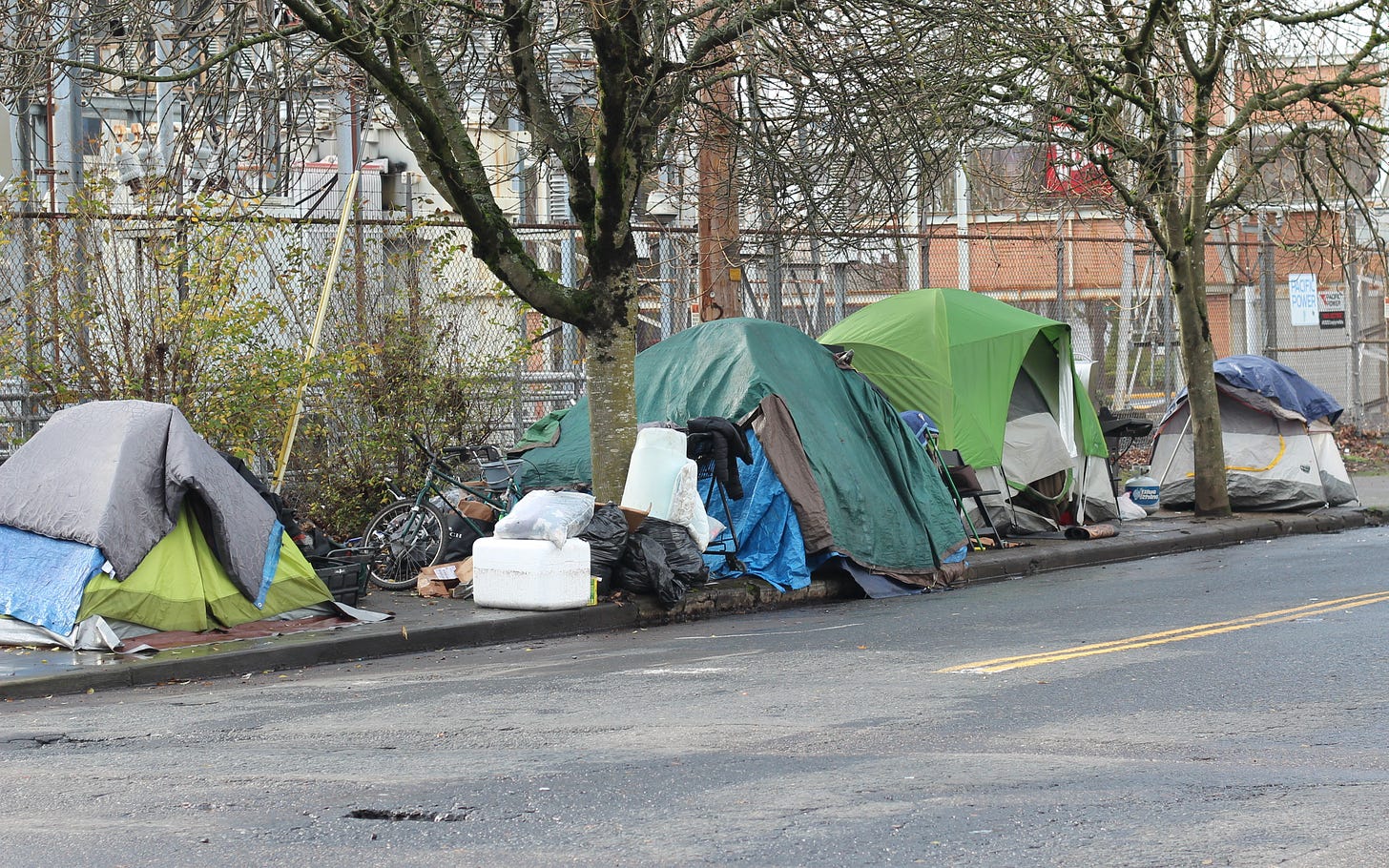 File:Northeast Portland homeless camp tents.jpg