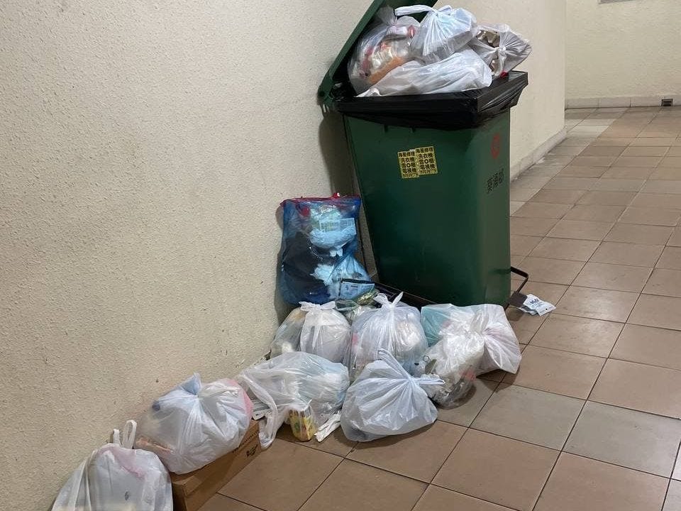 Covid-19: Second Hong Kong public housing building placed under 5-day lockdown, as Kwai Chung Omicron cluster surpasses 100 cases - Hong Kong Free Press HKFP Covid-19: Second Hong Kong public housing building placed under 5-day lockdown, as Kwai Chung Omicron cluster surpasses 100 cases - Hong Kong Free Press HKFP